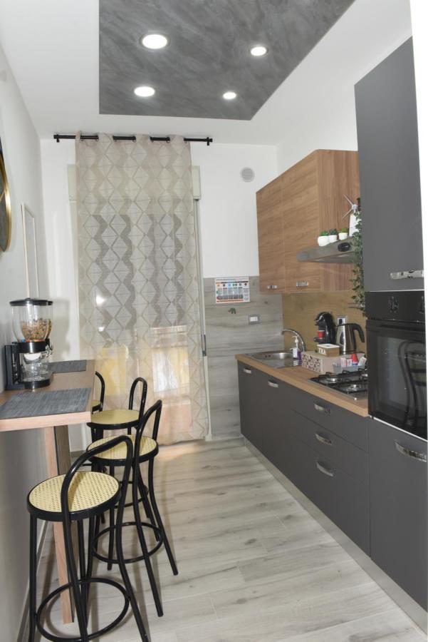 La Via Di Mezzo Apartment Catania Luaran gambar