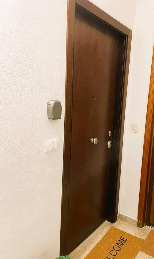 La Via Di Mezzo Apartment Catania Luaran gambar