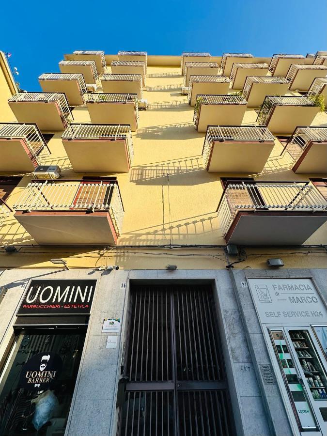 La Via Di Mezzo Apartment Catania Luaran gambar