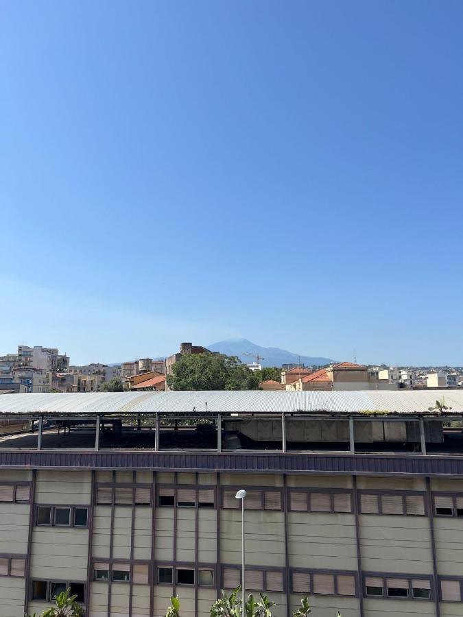 La Via Di Mezzo Apartment Catania Luaran gambar